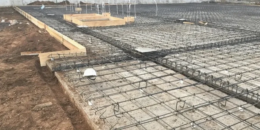 Diseño de Losa de Cimentación en Copiapó: Geotecnia para Suelos Salinos